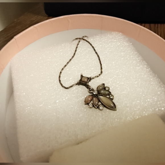 Vintage 1928 Dainty Drop Leaf Necklace - Picture 2 of 6
